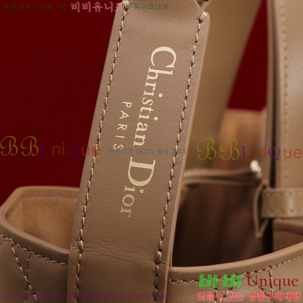 #  ̵  M2821-103