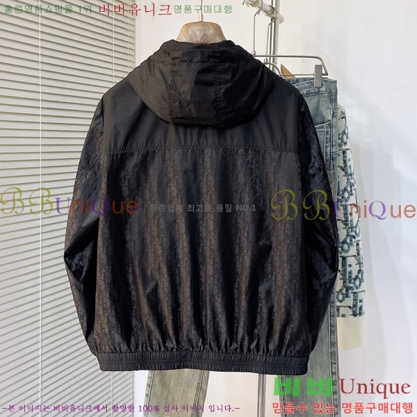    3D048877