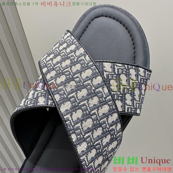   / D945672-2