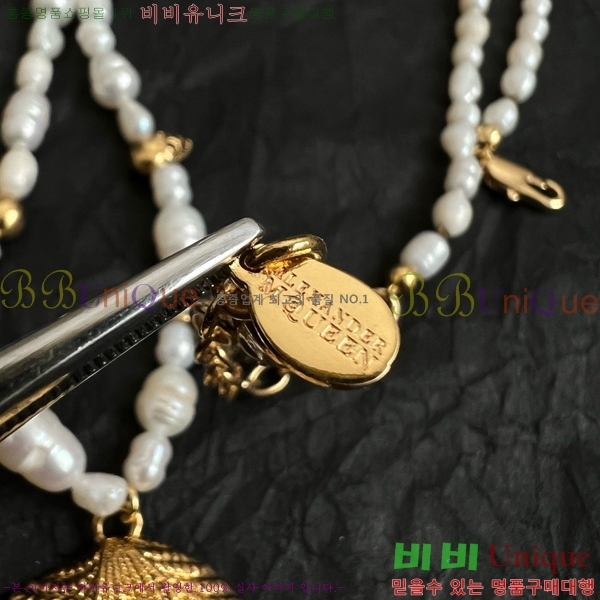 ˷  AWQ88060-7