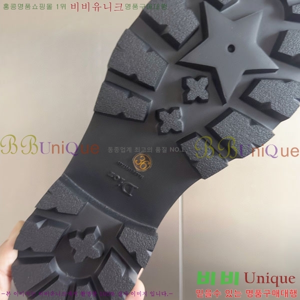   Boy ÷  D2530996-4