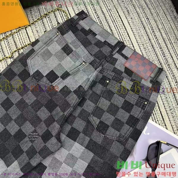  ̺   L1V4122558-9