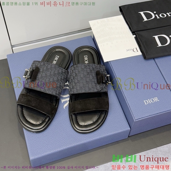   / D896570-4