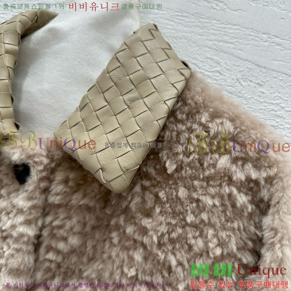  װŸ þ   BV1305372-8