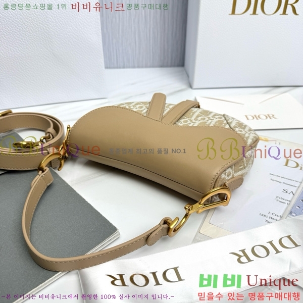 # ̴  M0456-1001