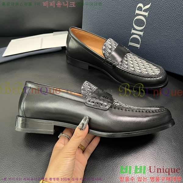    DR672263-4