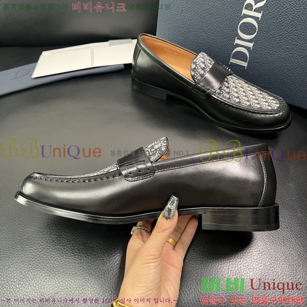    DR672263-4
