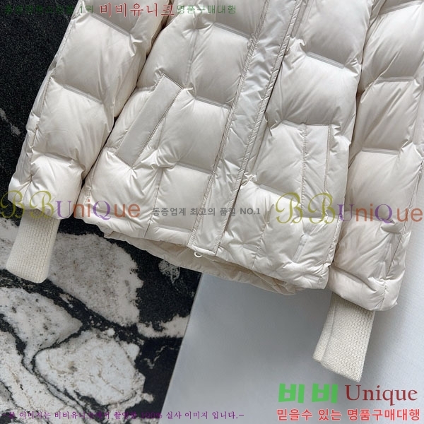  ** ٿ е MAX267869-1