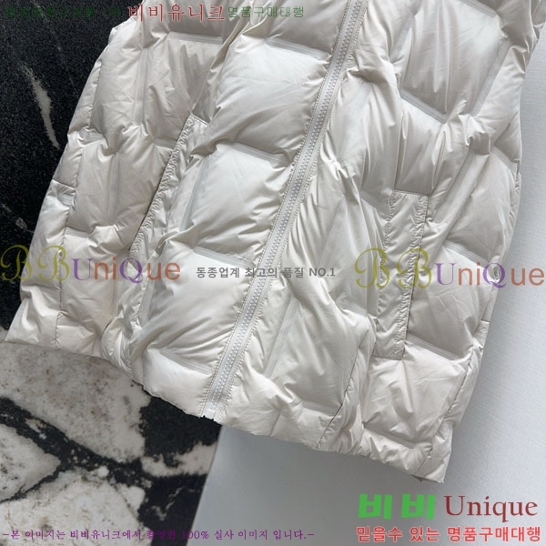  ** ٿ е  MAX267869-4