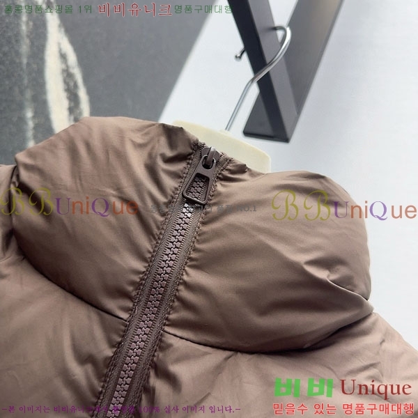  ** ٿ е  MAX267869-5