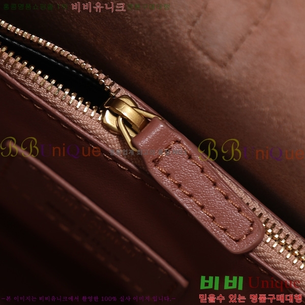 #ζ  5 À 7  713938-2001