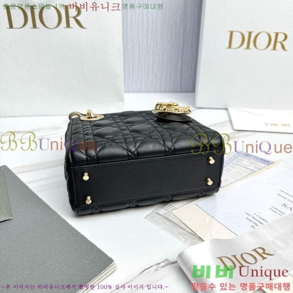 # Lady Dior ̴ ̵ M0505-1002