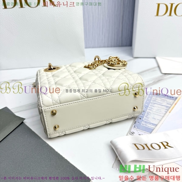 # Lady Dior ̴ ̵ M0505-1001