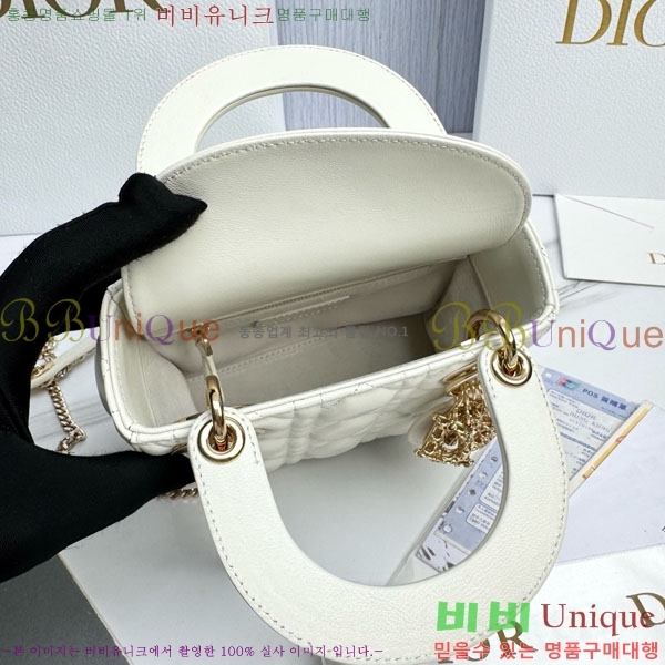 # Lady Dior ̴ ̵ M0505-1001